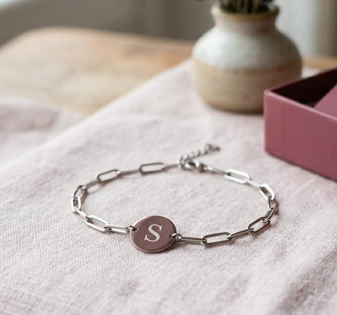 Pulsera de Eslabones Estilo Paperclip con Inicial | Tridane